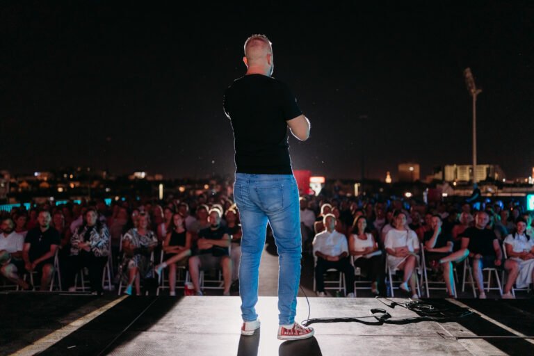 Standup nastup Srđan OlmanBooking izvođača